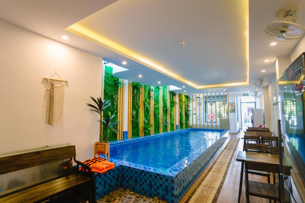 New World Hotel photo