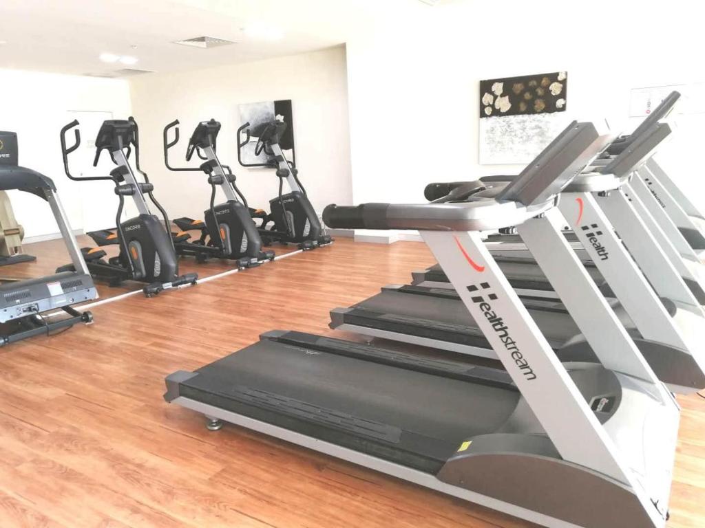 Three-Bedroom Apartment with Amazing View near Surfers Paradise photo