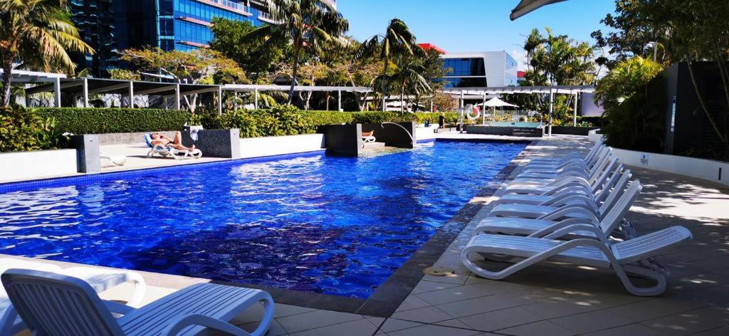 Three-Bedroom Apartment with Amazing View near Surfers Paradise photo
