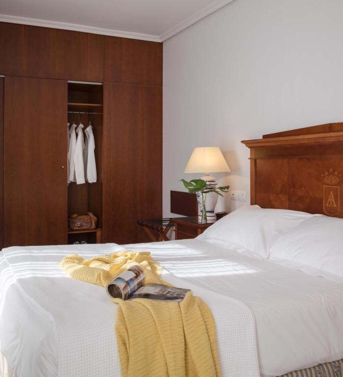 Hotel Rey Alfonso X photo