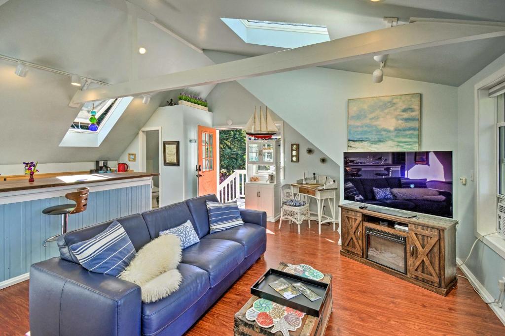 Blue Sky Studio with Balcony and Harbor Views!