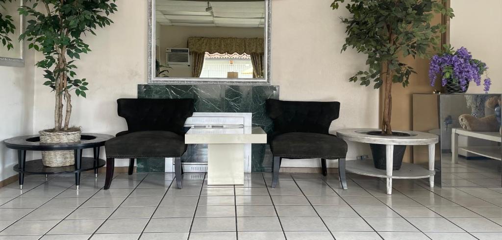 Lobby, Grand Inn in Fullerton (CA)