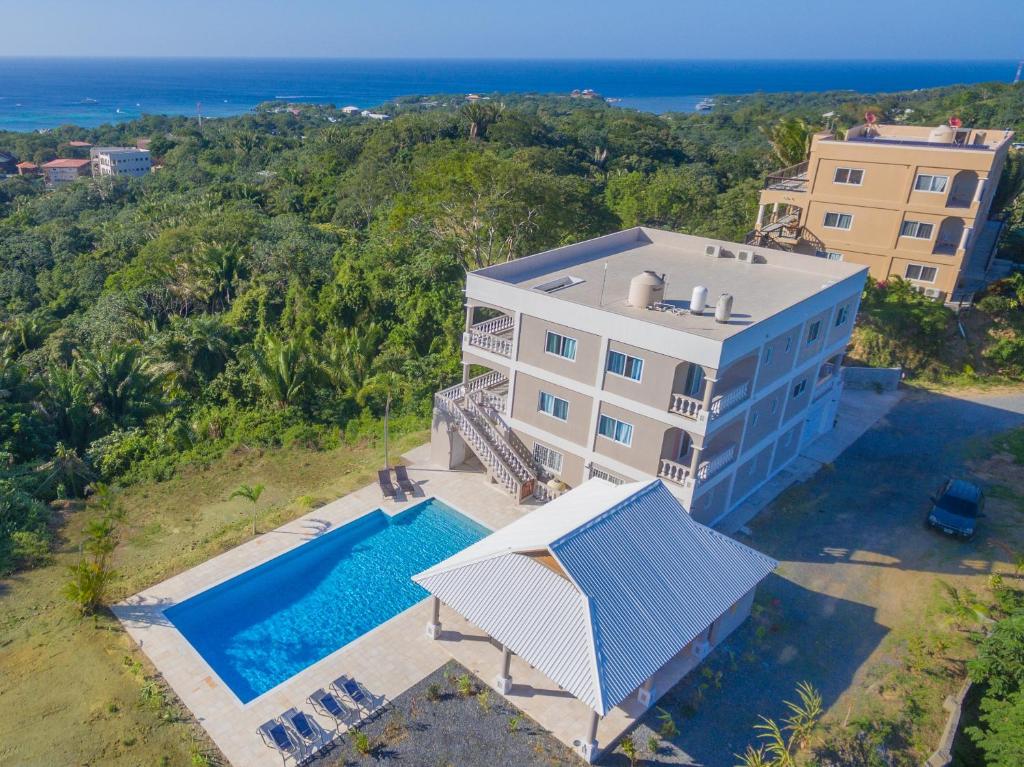 Naboo Resort & Dive Center, Roatán, Honduras avis et prix of