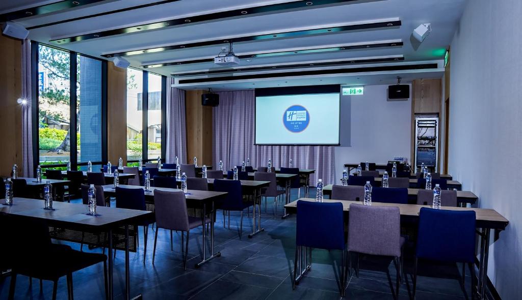 会議室 / ダンスホール