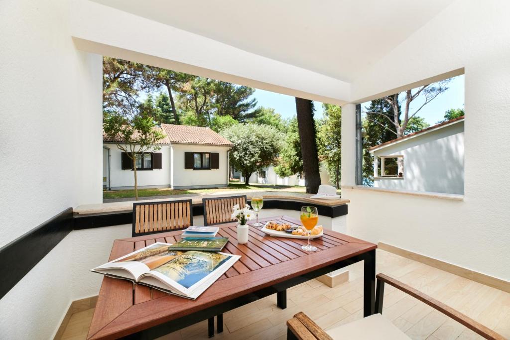 Apartments Galijot Plava Laguna — Hotel building in Poreč, Istria