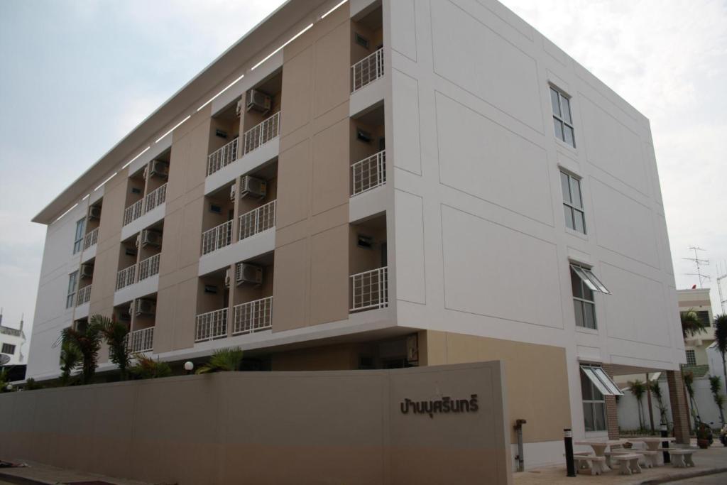 Entrance, Baanbudsarin Apartment in Sing Buri