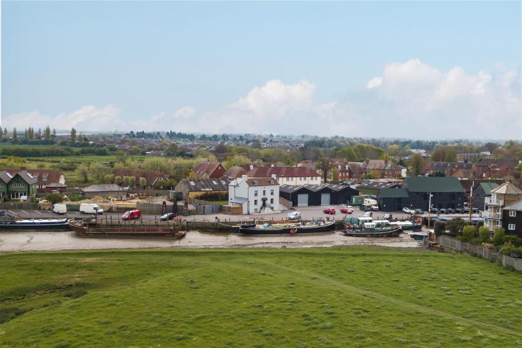 Customs House by Bloom Stays, Faversham