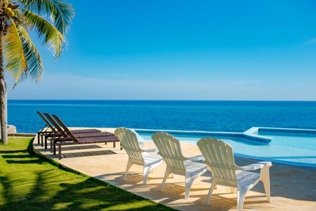Whispering Seas Oceanfront Suite photo