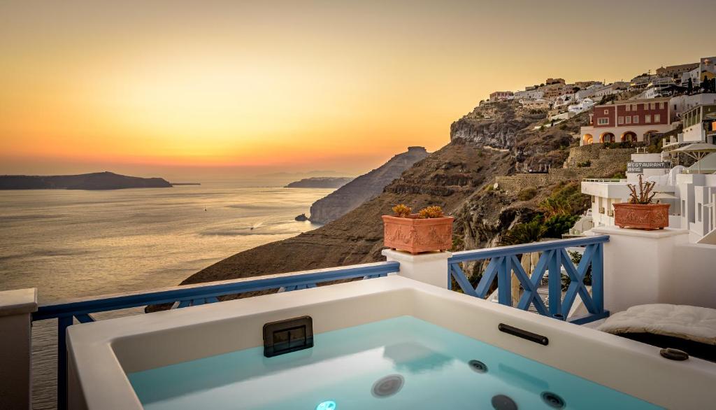 Golden Grey Goose — Hotel in Santorini