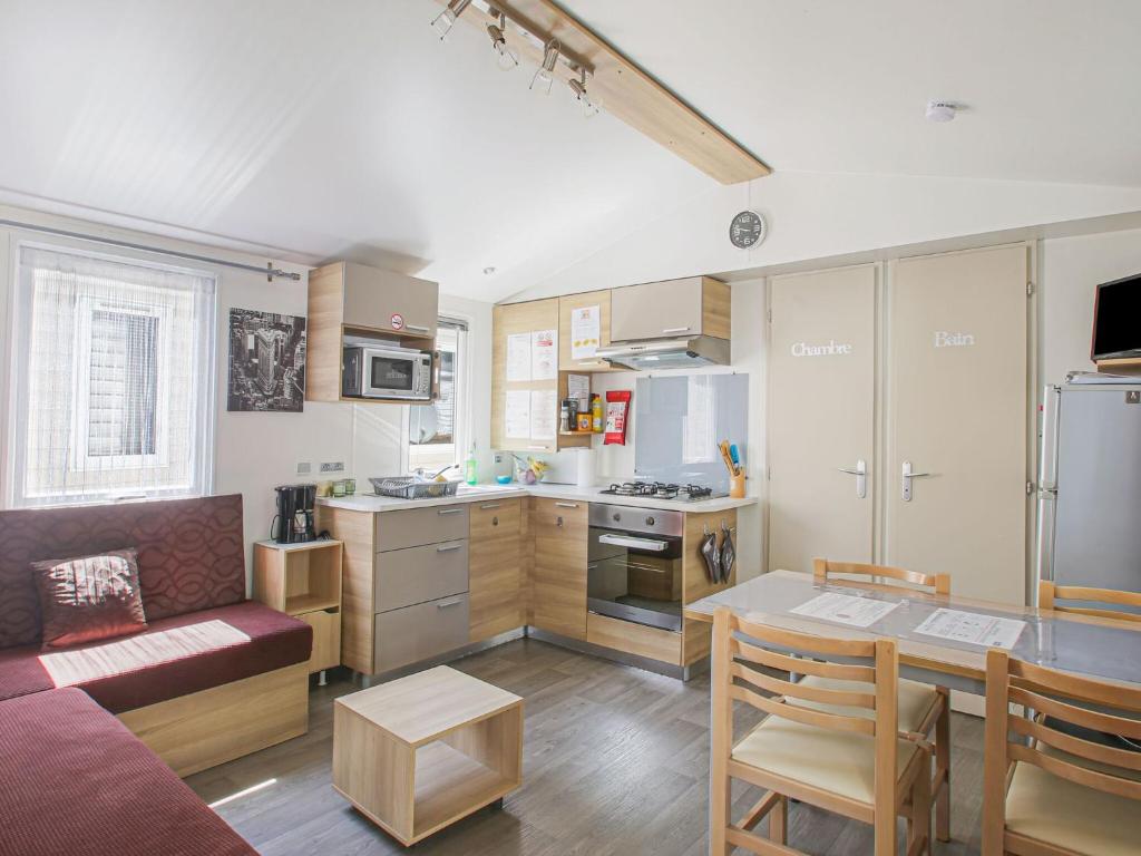 Mobile Home in Saint-Jean near Beach & Pool - 3
