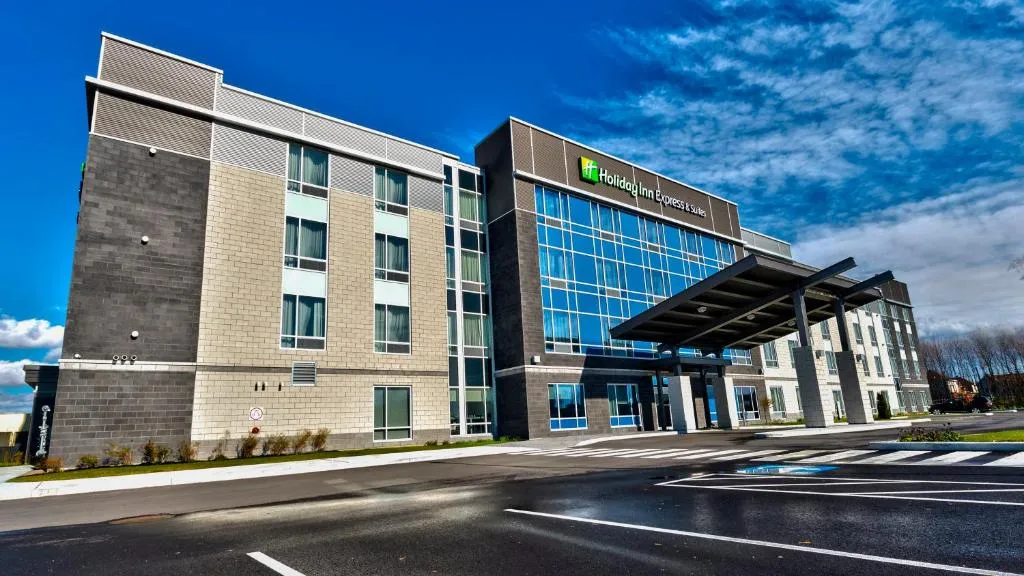 Holiday Inn Express & Suites Vaudreuil-Dorion by IHG, hotel in Vaudreuil-Dorion