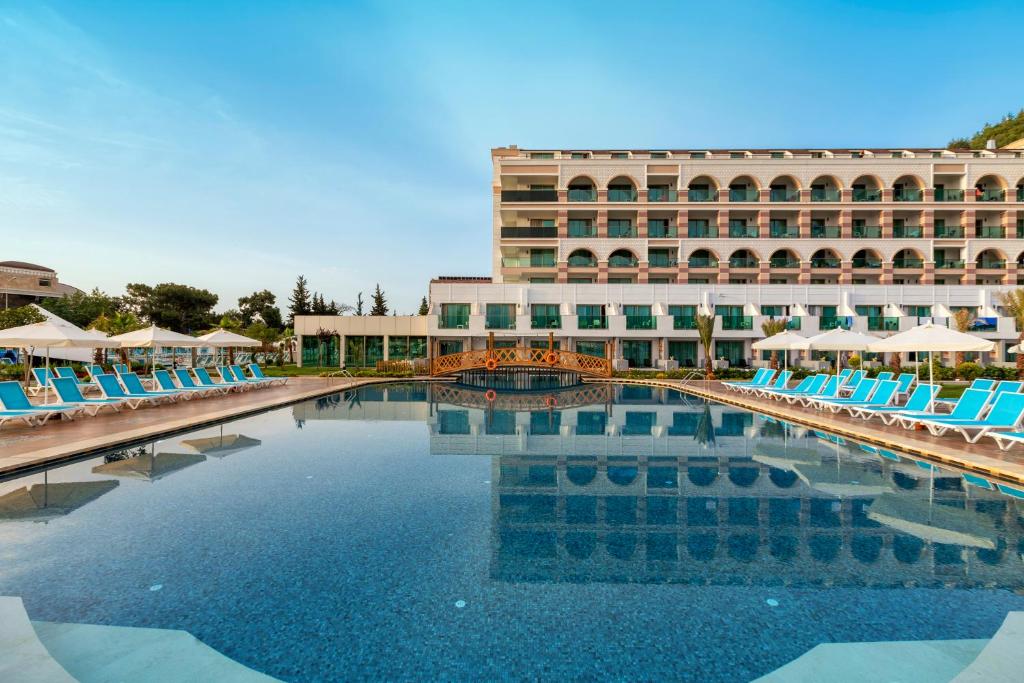 Dosinia Luxury Resort-Ultra All Inclusive — Swimming pool in Beldibi