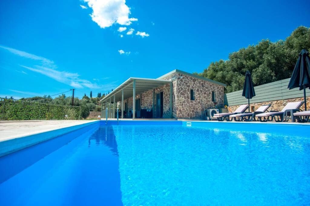 Villa Afrato Calma in Trapezaki-private pool -2 BR 전경