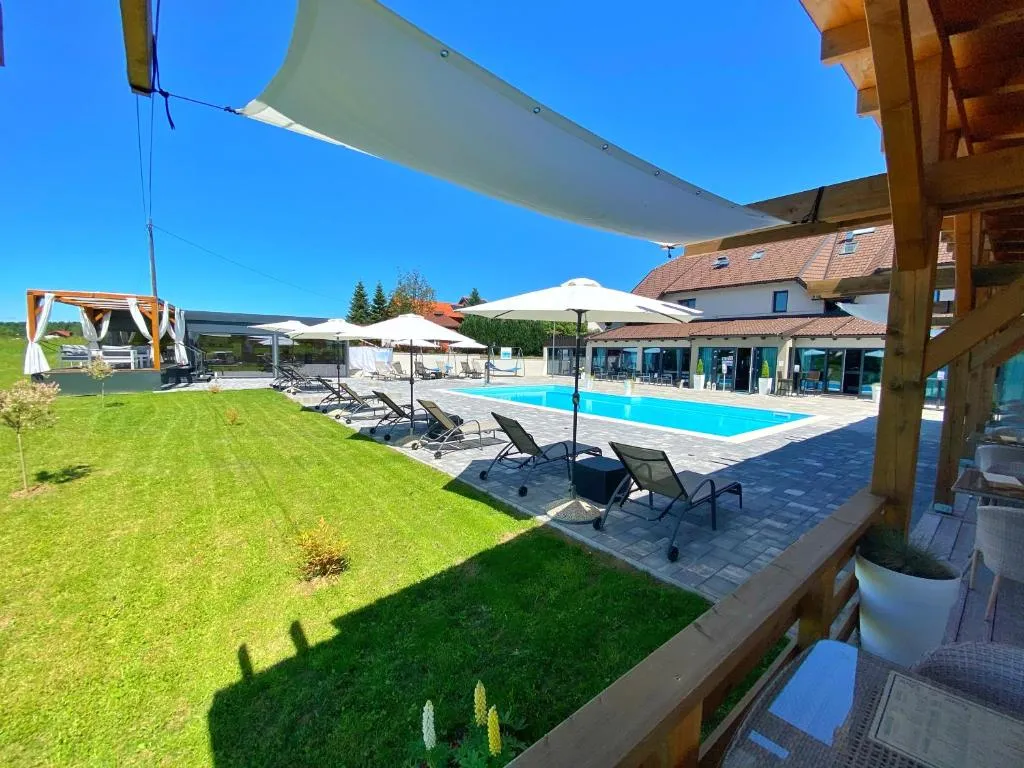 16 Lakes Hotel, Hotel in Grabovac