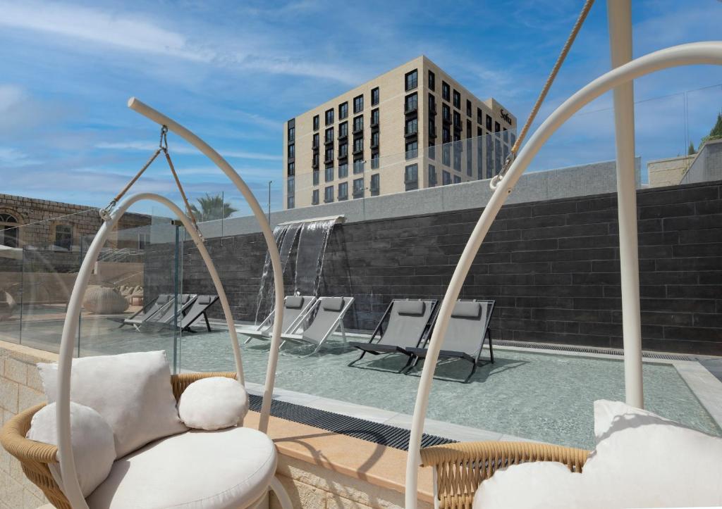 スイミングプール