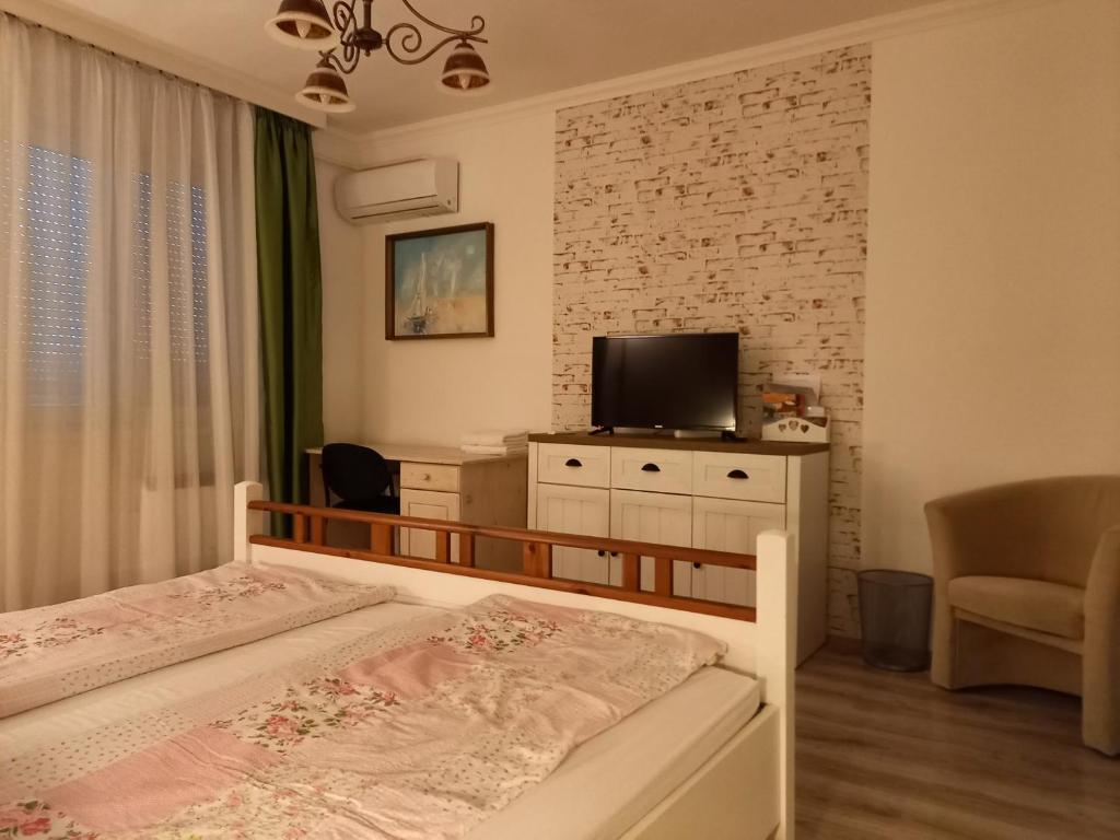Three-Bedroom Apartment, Kardos Apartman in Debrecen