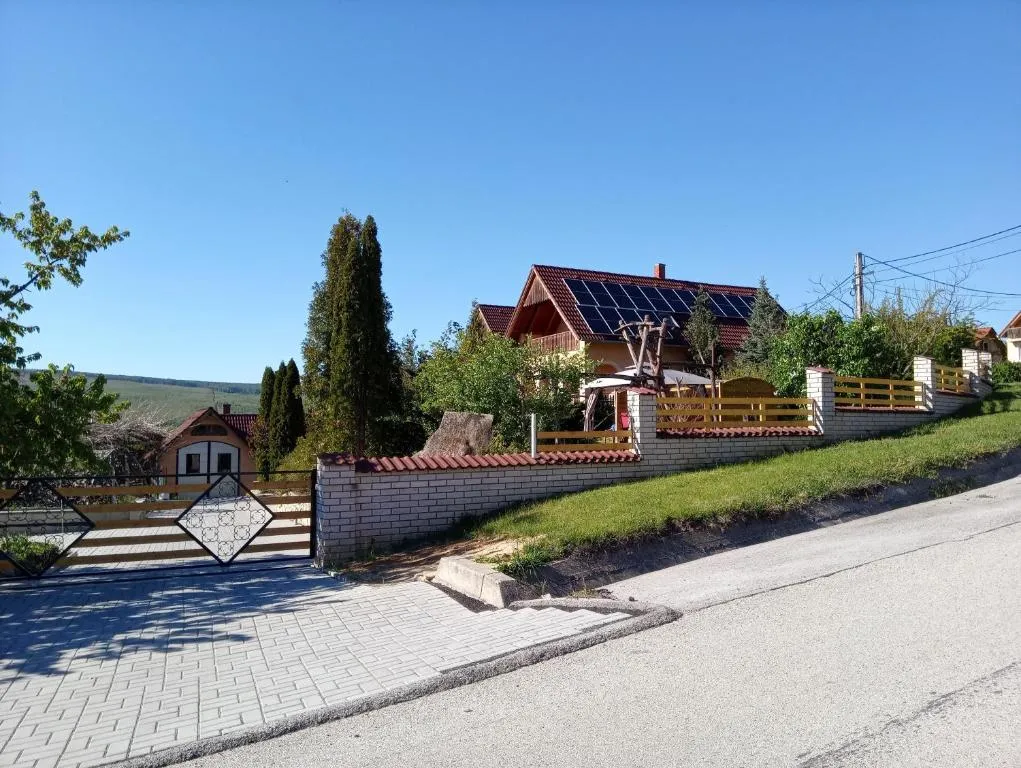 Eszter-lak，位于Monostorapáti的酒店