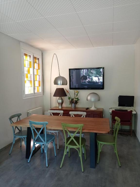 Shared lounge/TV area