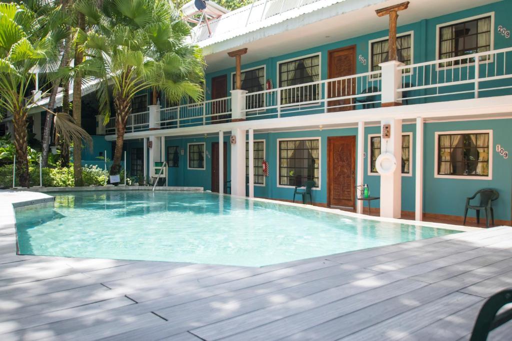 Swimming pool