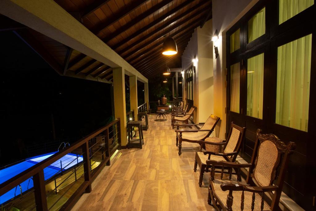 Huluganga Ridge, Kandy photo