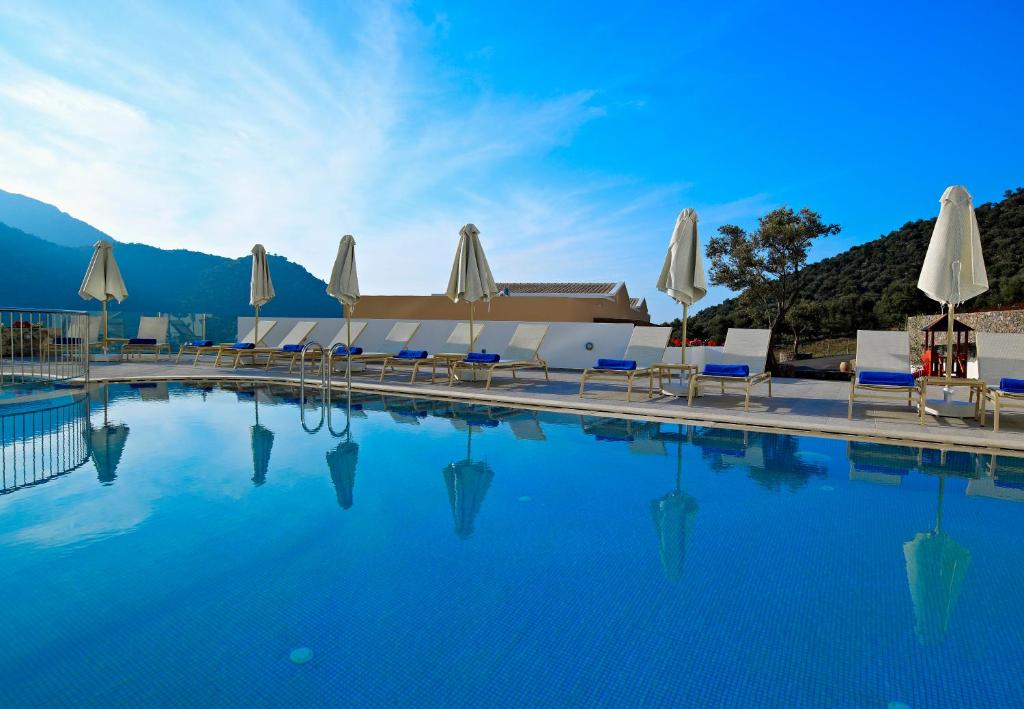 Filion Suites Resort & Spa — Swimming pool in Bali
