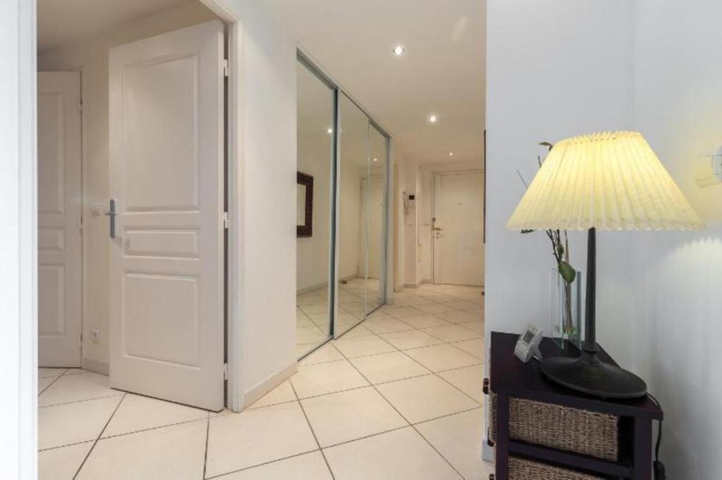 Cannes centre 2mins from beach stunning 3-Bed Apt - 2
