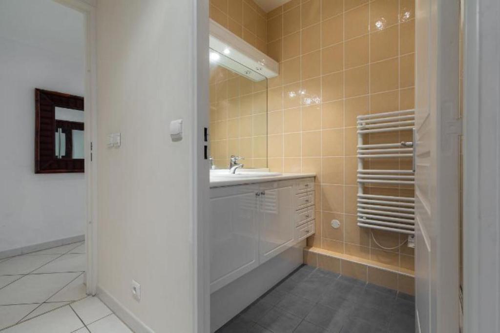 Cannes centre 2mins from beach stunning 3-Bed Apt - 5
