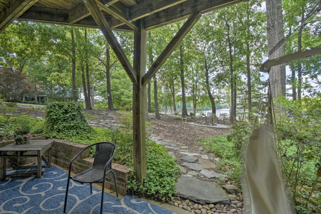 Cozy and Serene High Point Apt with Lake Access!, High Point