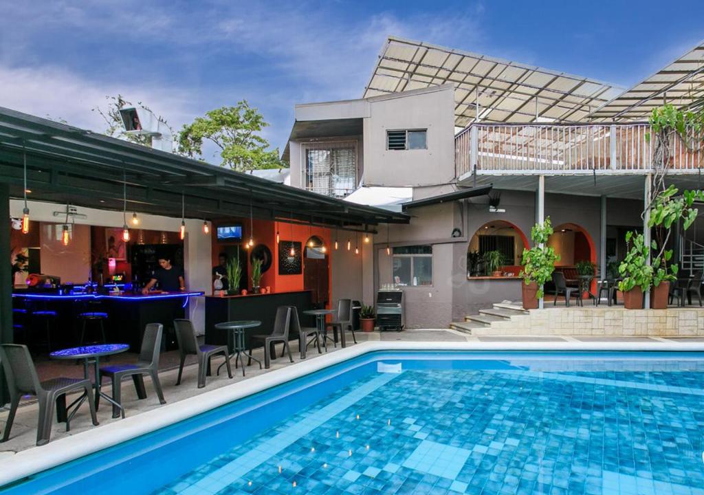 Colours Oasis Resort LGTBIQ Plus Property — Hotel in San Jose
