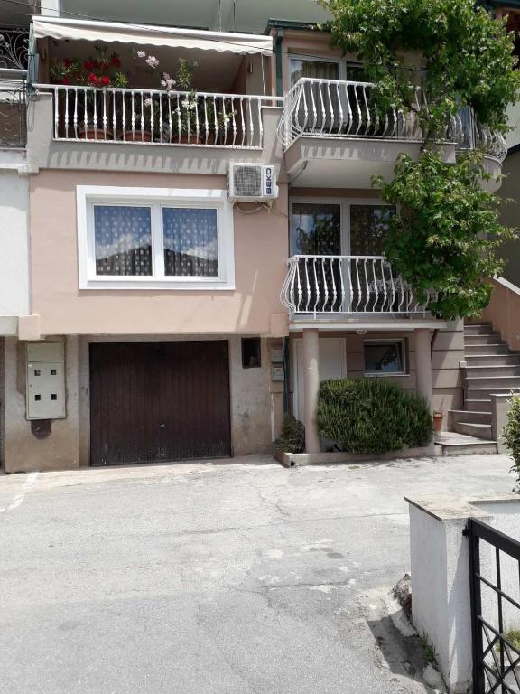 Dona Apartments