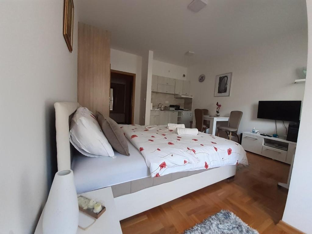 Lena7, Vrnjačka Banja