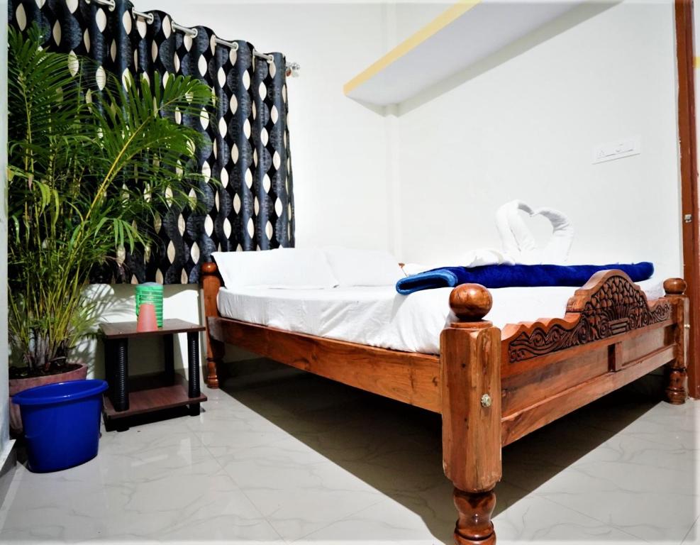 Coorg peacock feathers home stay photo