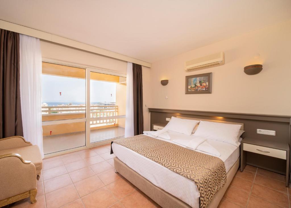 Hotel Esra and Family Suites - All Inclusive — Hotel rooms in Didim, Aydin