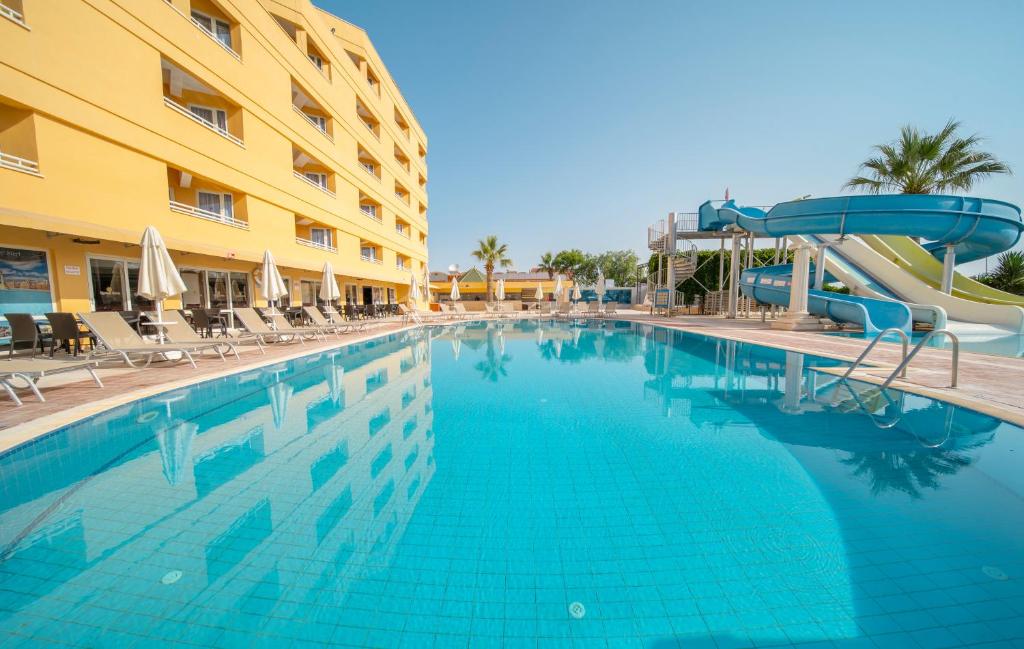 Hotel Esra and Family Suites - All Inclusive — Swimming pool in Didim, Aydin