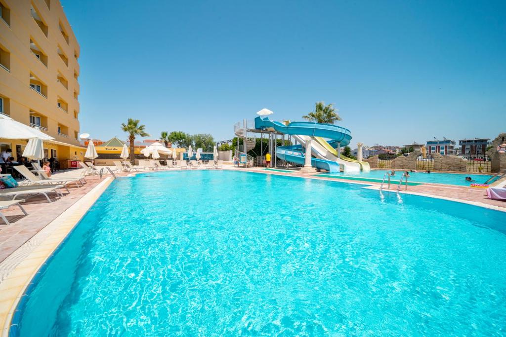 Hotel Esra and Family Suites - All Inclusive — Swimming pool in Didim, Aydin