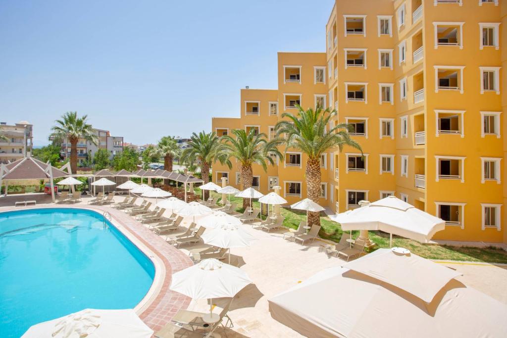 Hotel Esra and Family Suites - All Inclusive — Swimming pool in Didim, Aydin