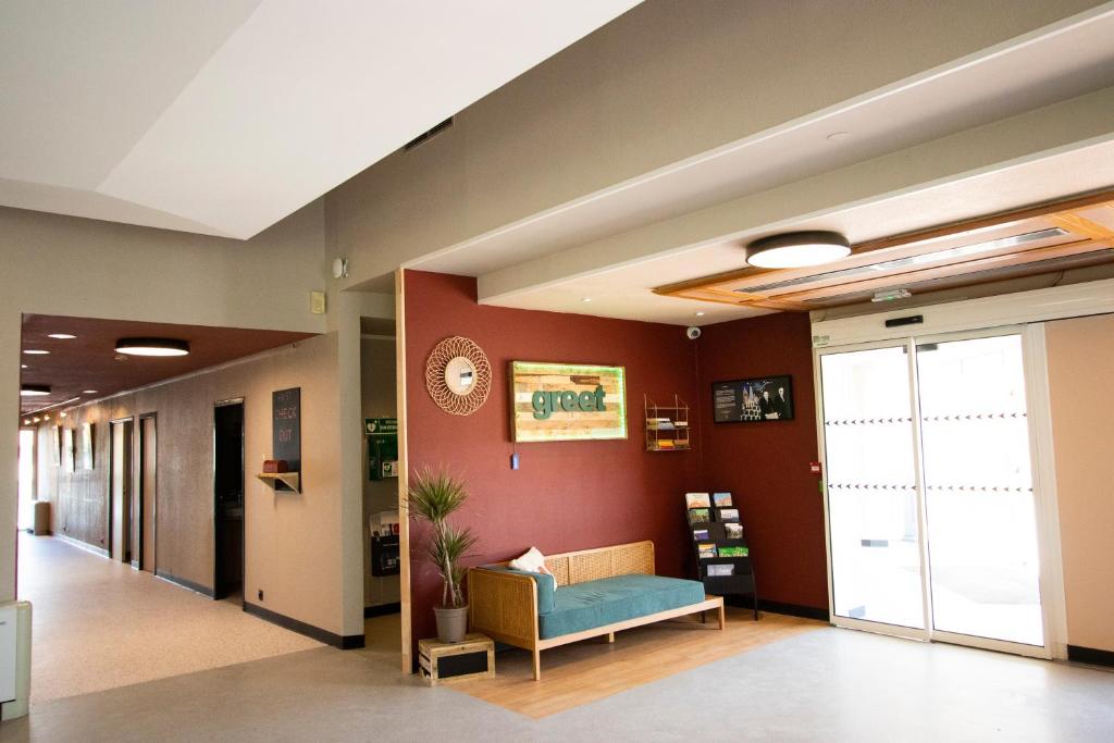greet Hotel Castres Saix photo