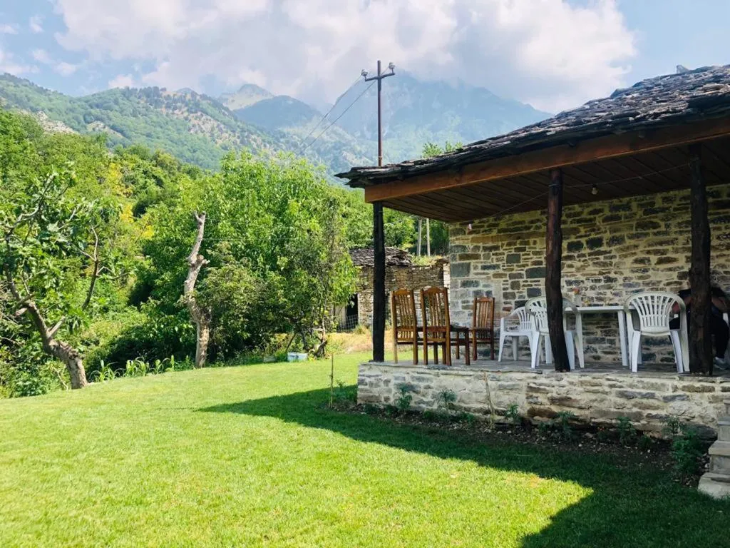 Guest House Qafe Dardha - Tomorr National Park, hotel in Dardhë