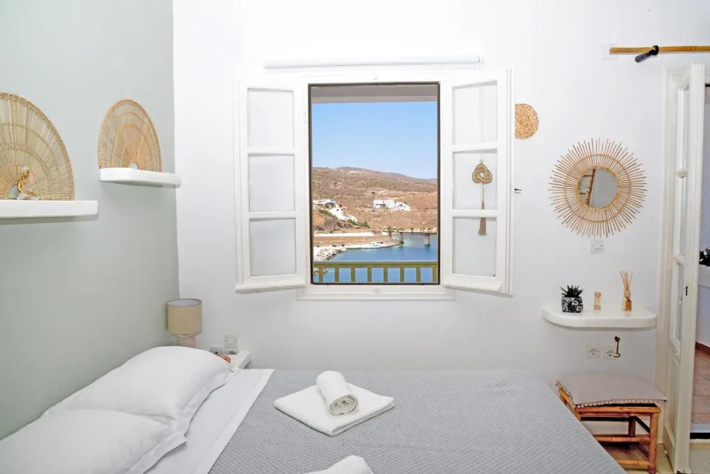 Nefeli Suites Kythnos, מלון בקיתנוס