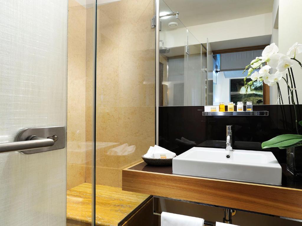 Mario de' Fiori 37 Luxury Suites photo