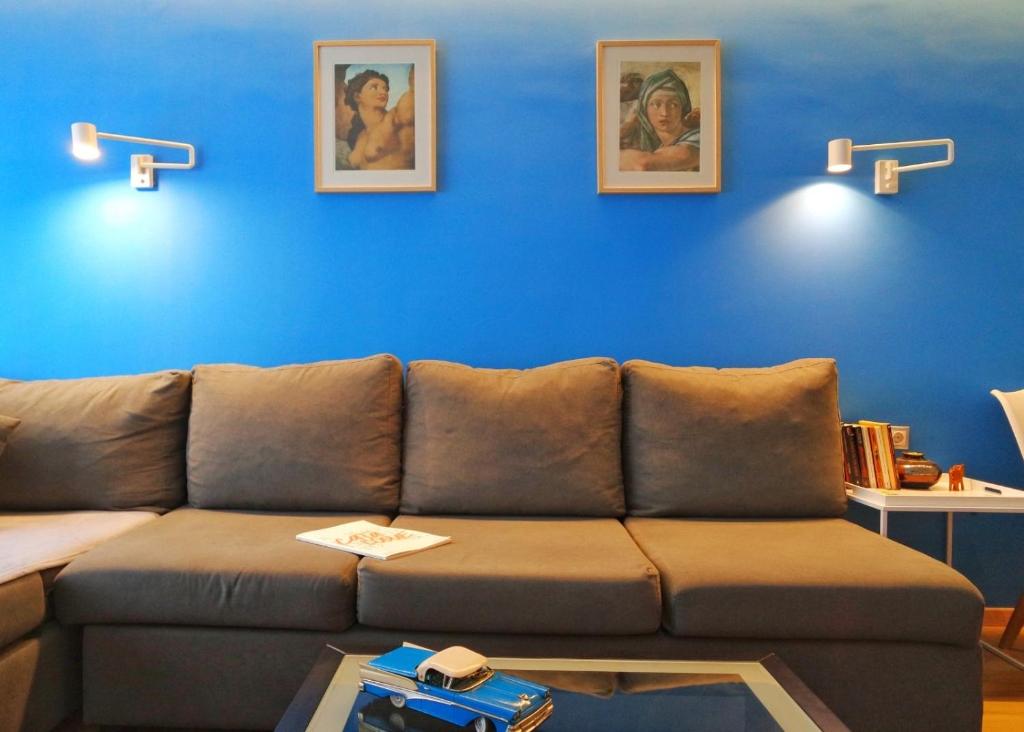 Royal Blue Grand Suite No 3 photo