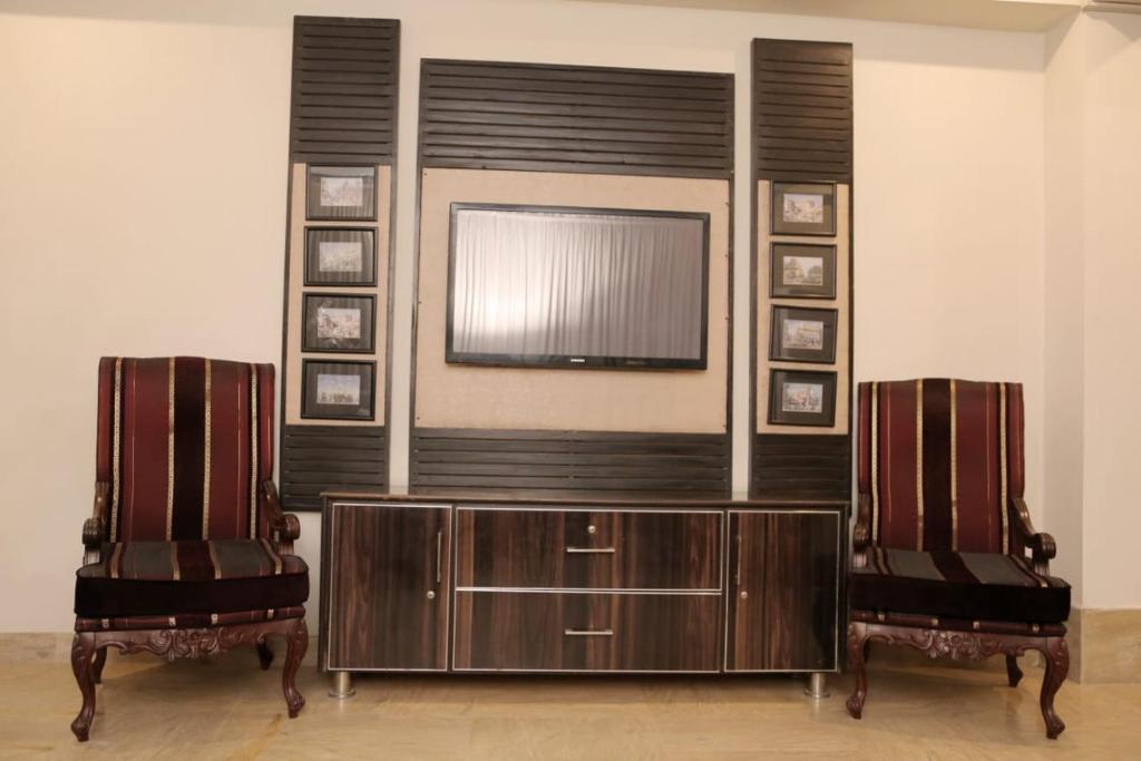Shelton Hotel Lahore photo