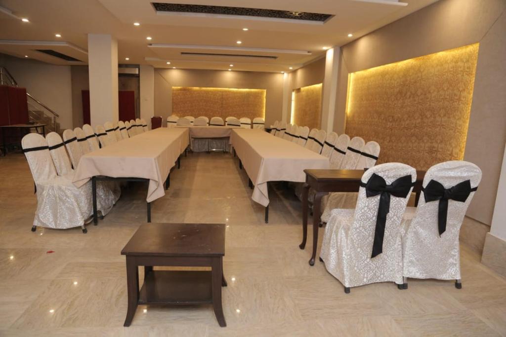 Shelton Hotel Lahore photo