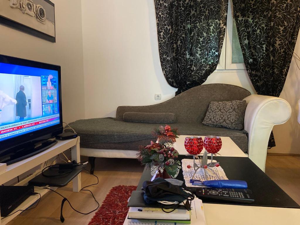 Shared lounge/TV area