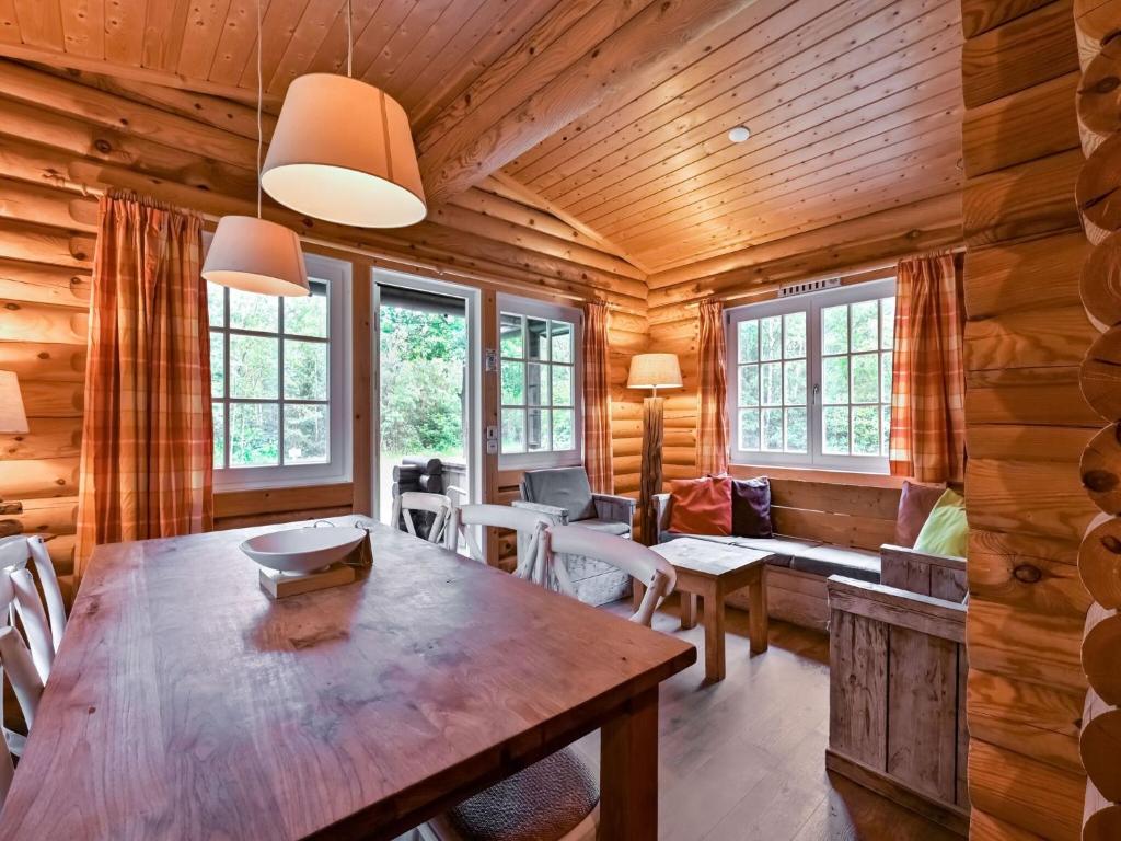 Beaming Holiday Home in Holten with Hot Tub