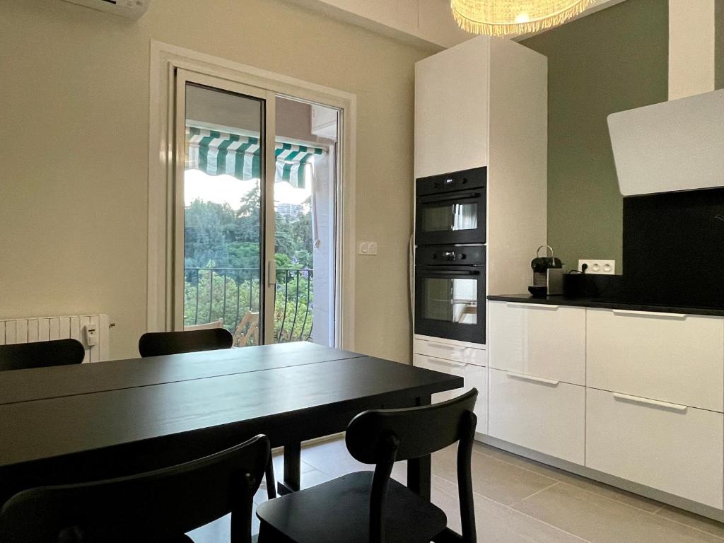 Air-conditioned apartment with garage near the sea 전경