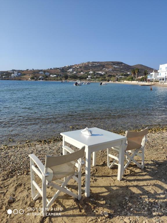 White cycladic town house with sea vew 전경