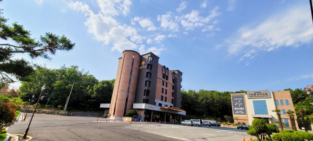 Hotel The Star photo