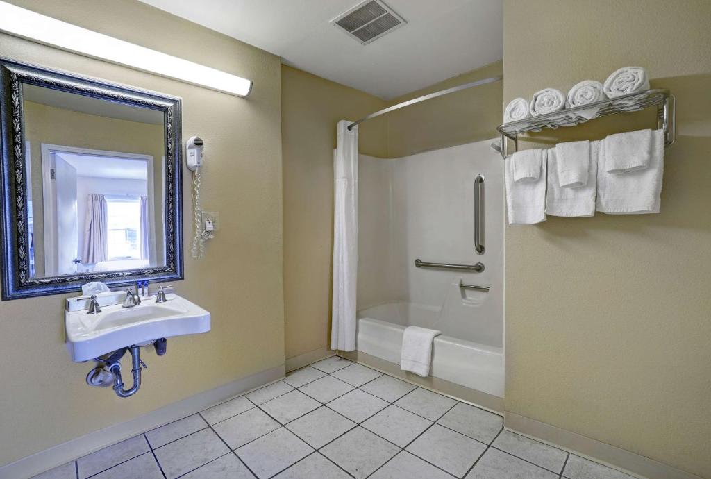 Motel 6 Washington, PA photo