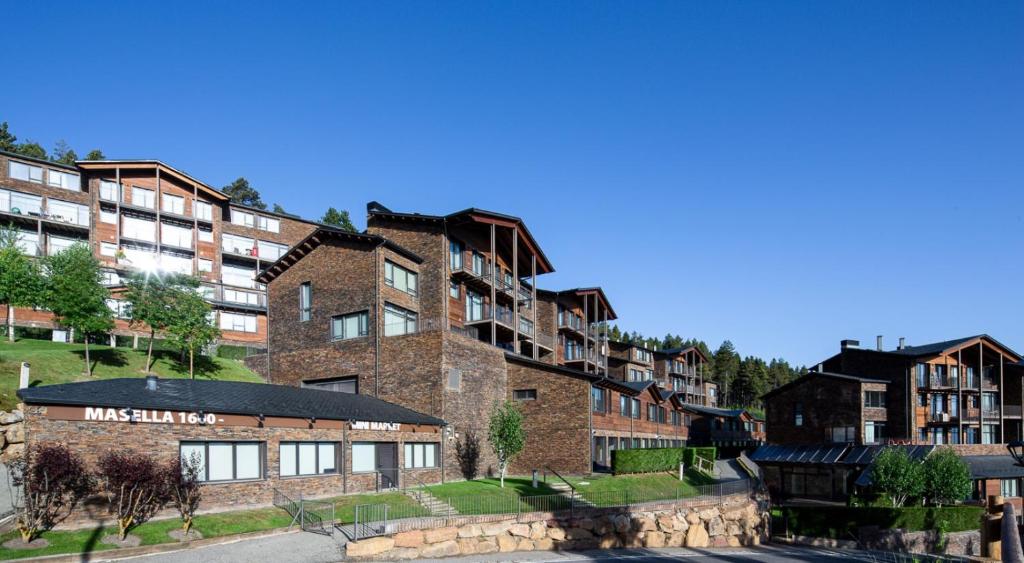 Apartamentos Masella 1600 — Hotel in Alp